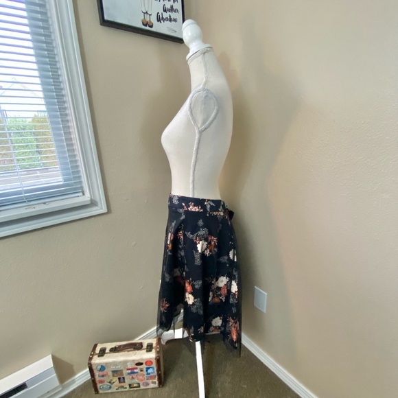 Torrid floral tulle overlay A-line skirt, Sz. 4X - Picture 4 of 9